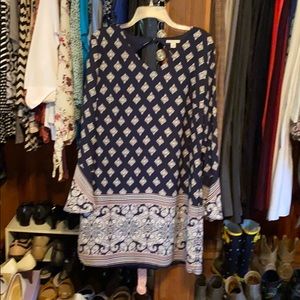 EST. 1946 size Large. Dress.